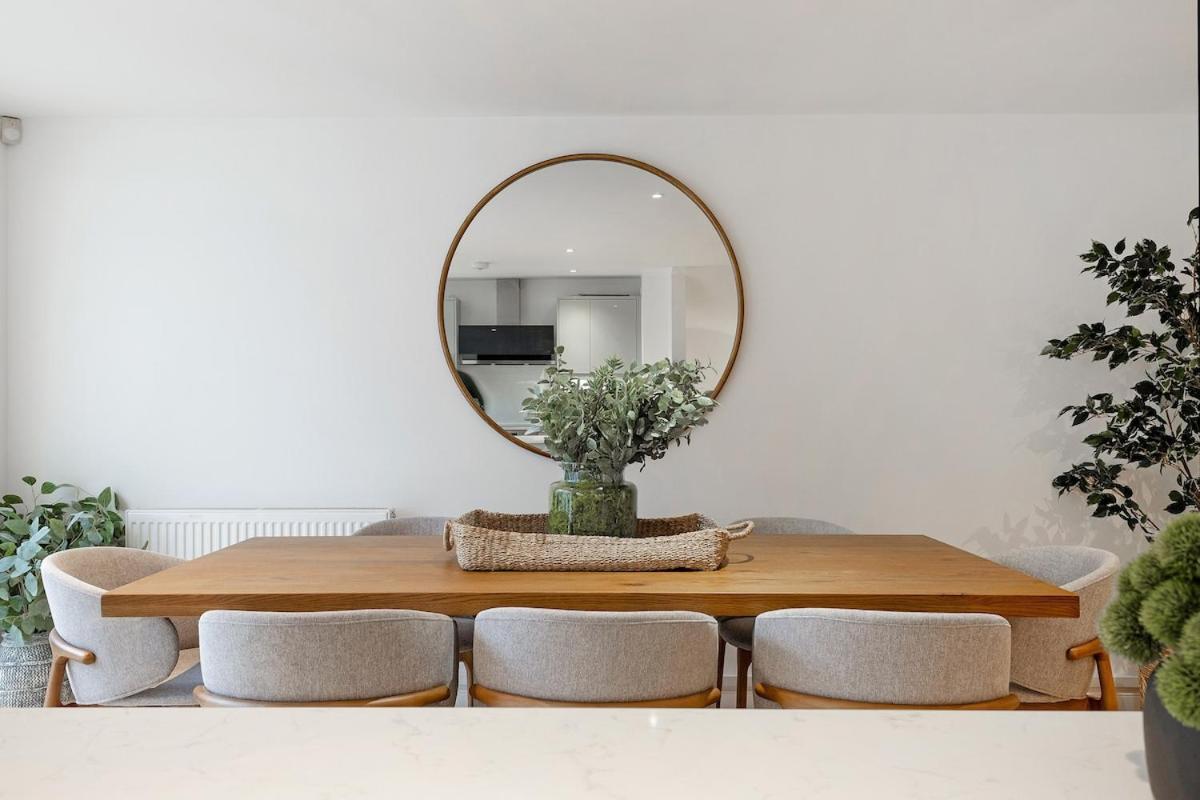 The Riverbank Hideaway London