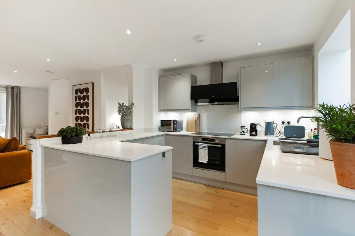 The Riverbank Hideaway London